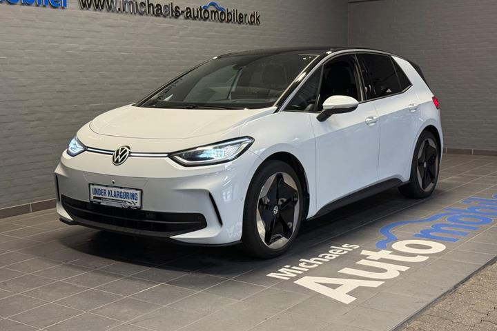 Hvid VW ID.3 fra 2024 set udefra