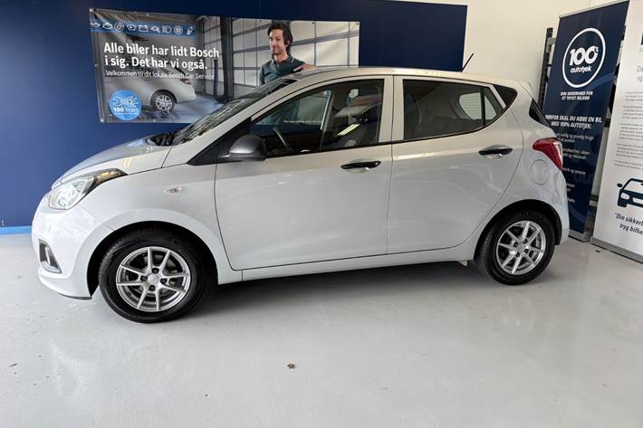 Sølv Hyundai i10 fra 2015