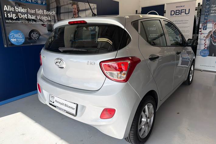 Sølv Hyundai i10 fra 2015