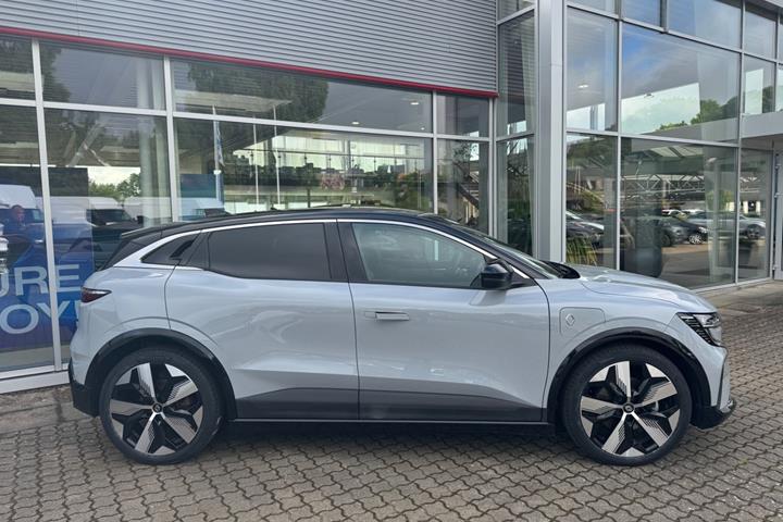 Grå Renault Megane E-Tech fra 2024