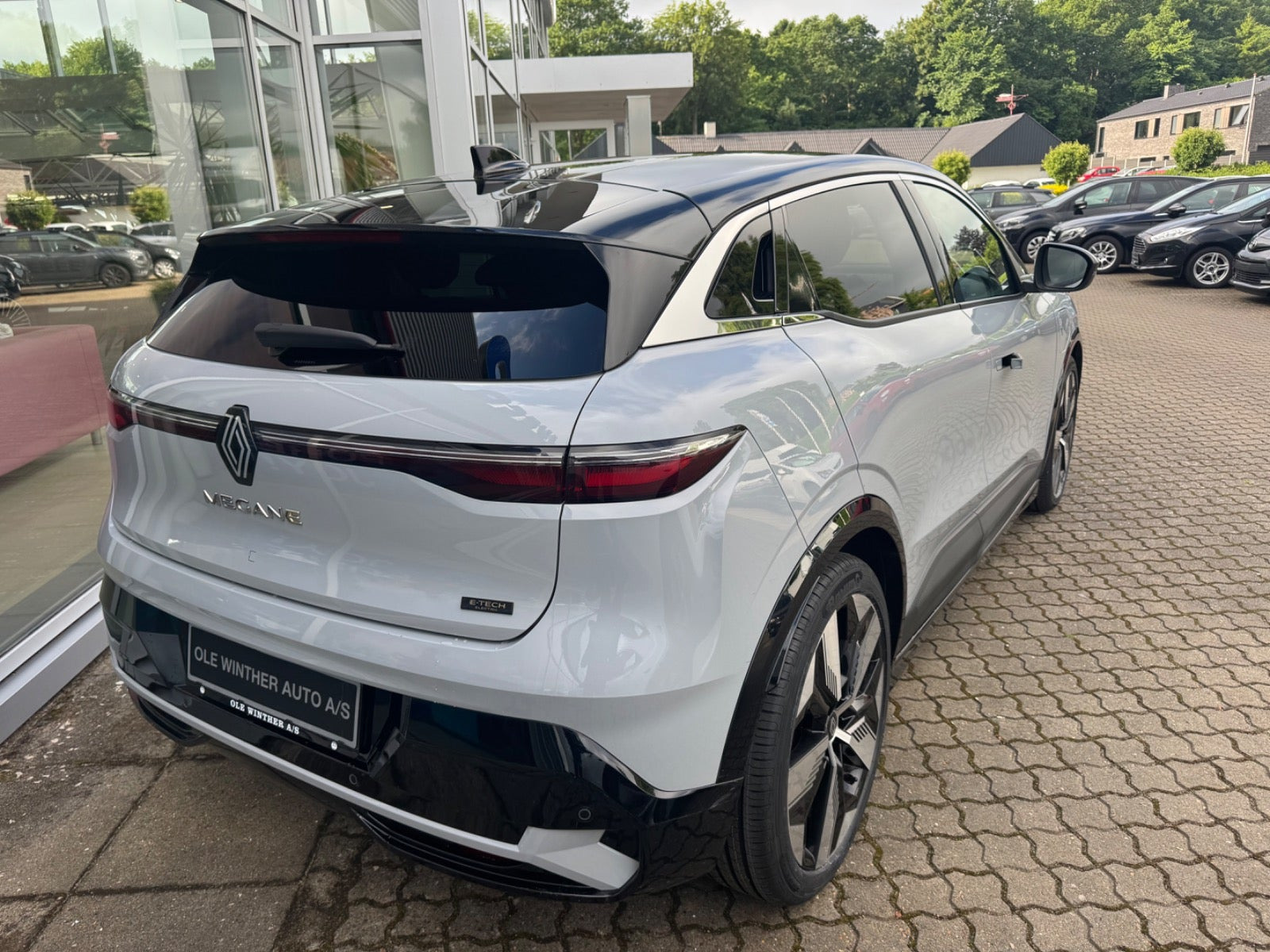 Grå Renault Megane E-Tech fra 2024