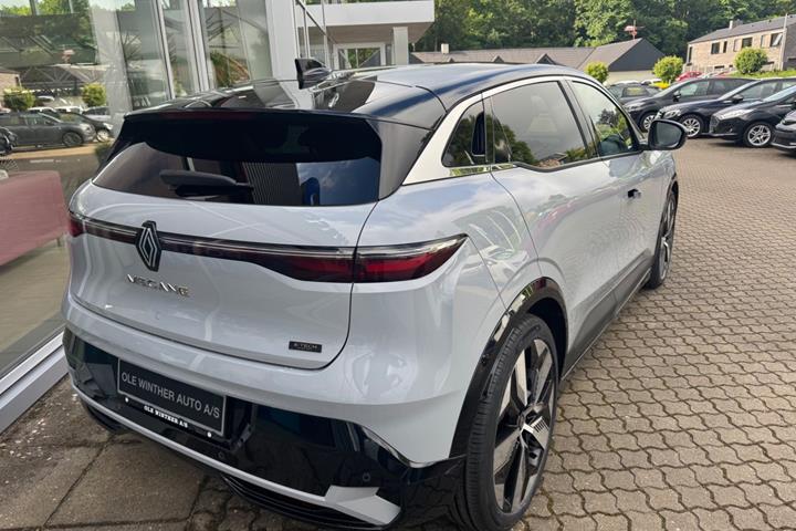 Grå Renault Megane E-Tech fra 2024