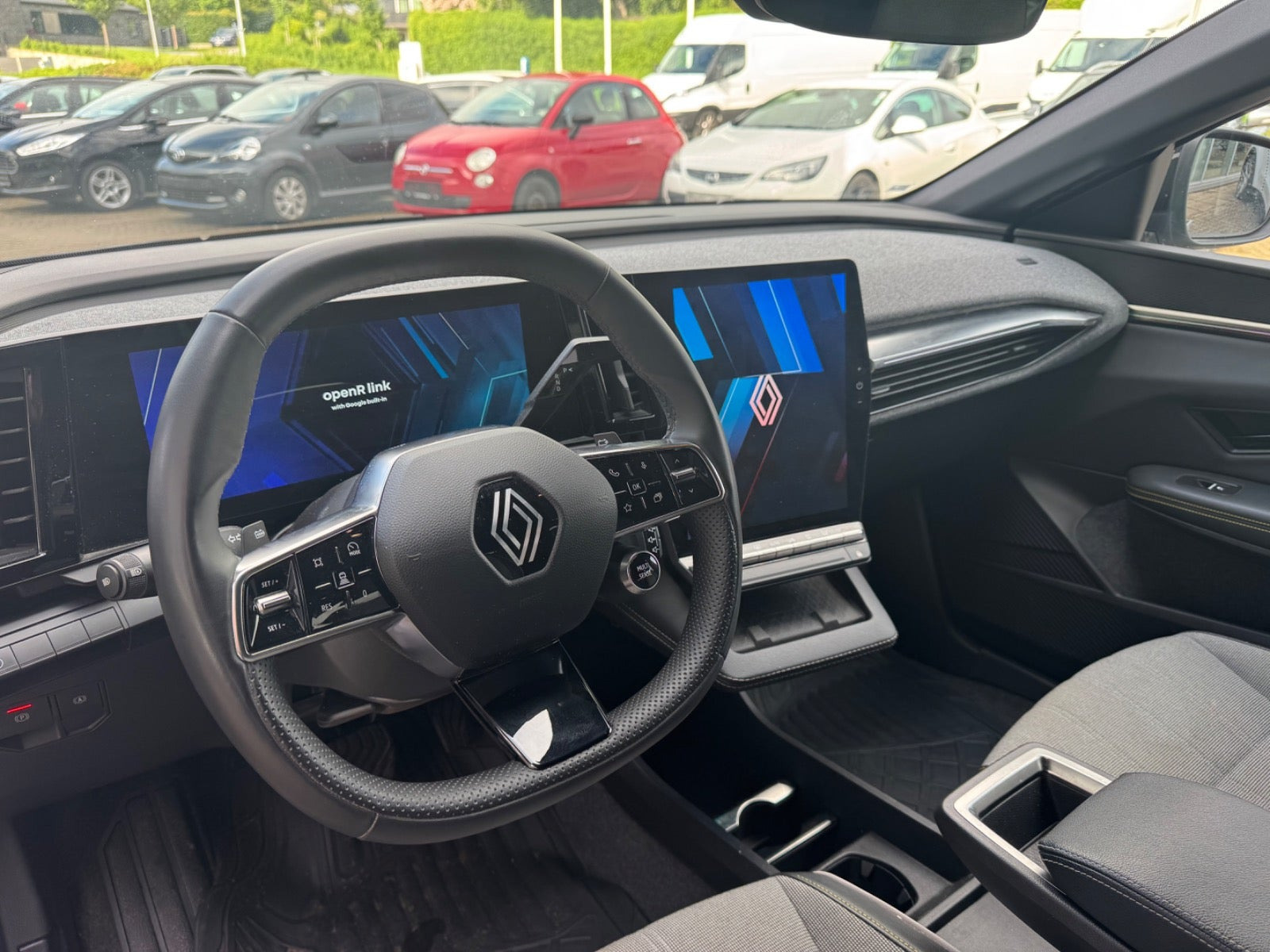 Grå Renault Megane E-Tech fra 2024