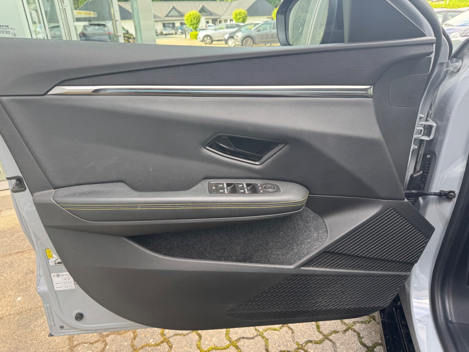 Grå Renault Megane E-Tech fra 2024