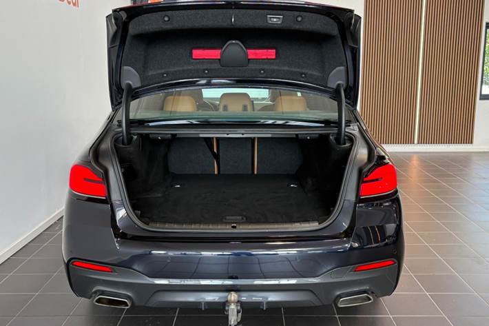 Sort BMW 530e fra 2022