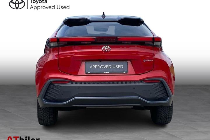 Rød Toyota C-HR fra 2024