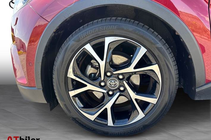 Rød Toyota C-HR fra 2019