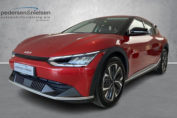 Rød Kia EV6 fra 2023 set udefra