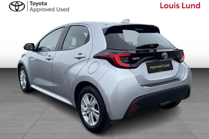 Sølv Toyota Yaris fra 2022