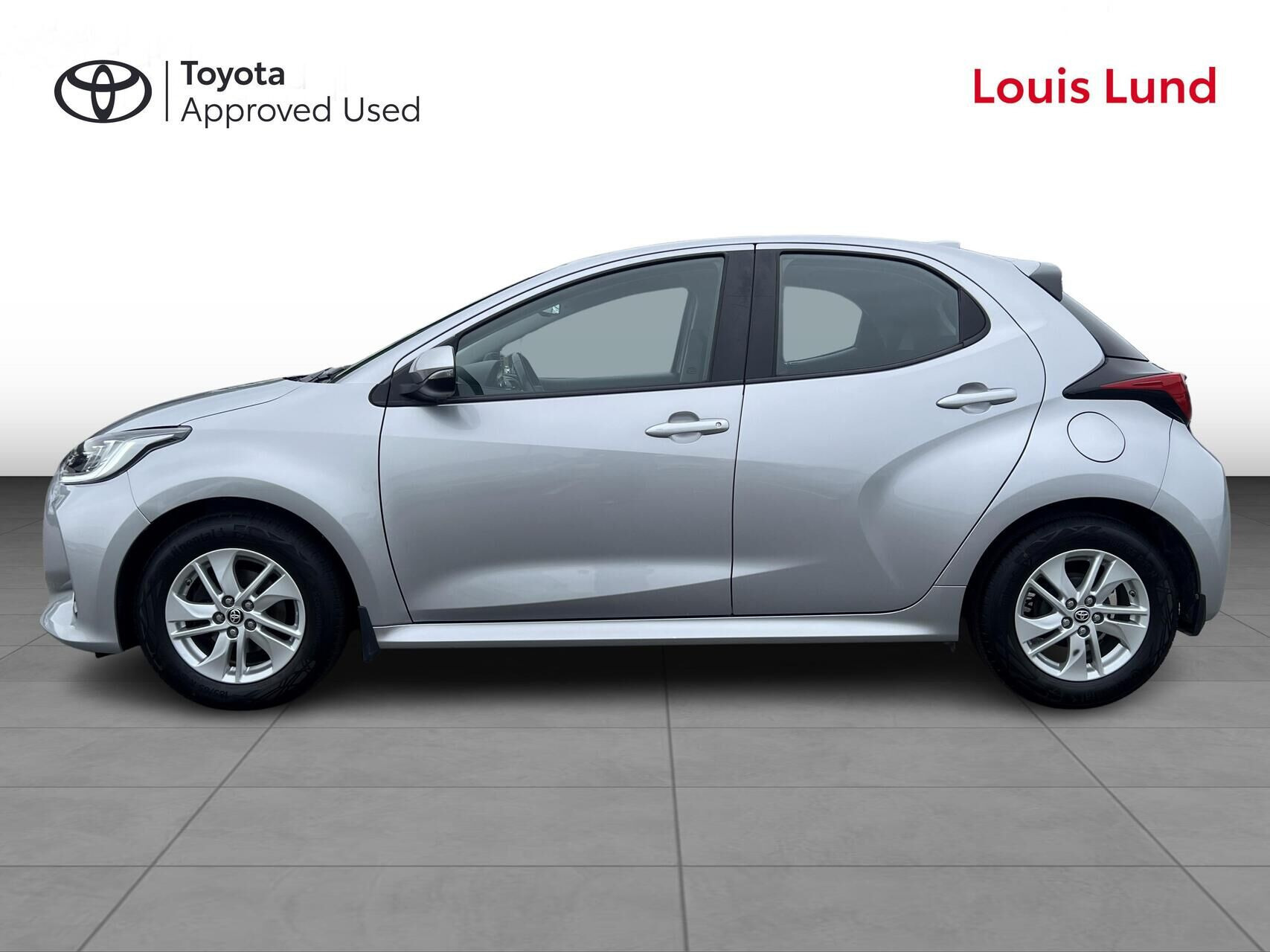 Sølv Toyota Yaris fra 2022