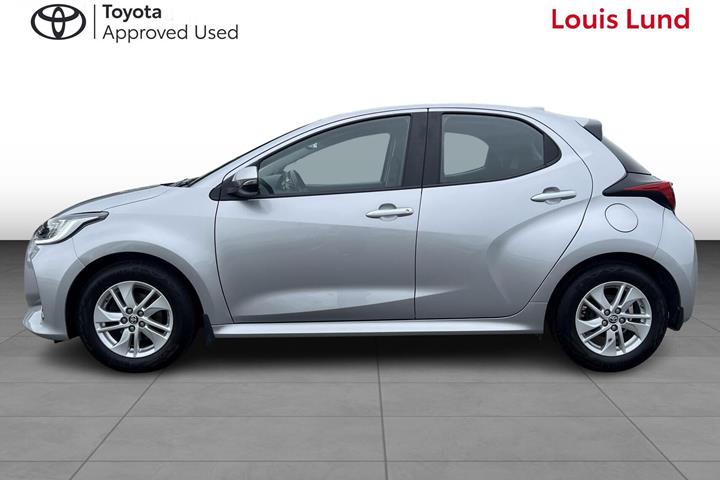 Sølv Toyota Yaris fra 2022