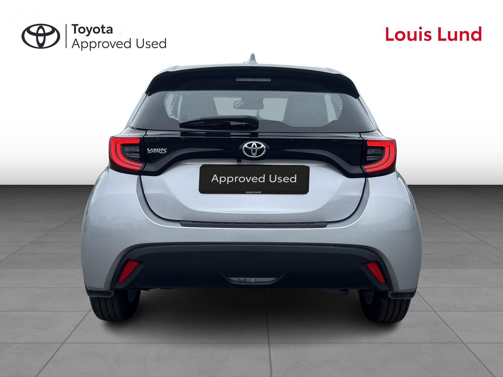 Sølv Toyota Yaris fra 2022