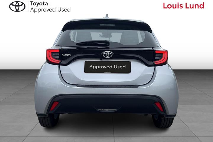 Sølv Toyota Yaris fra 2022
