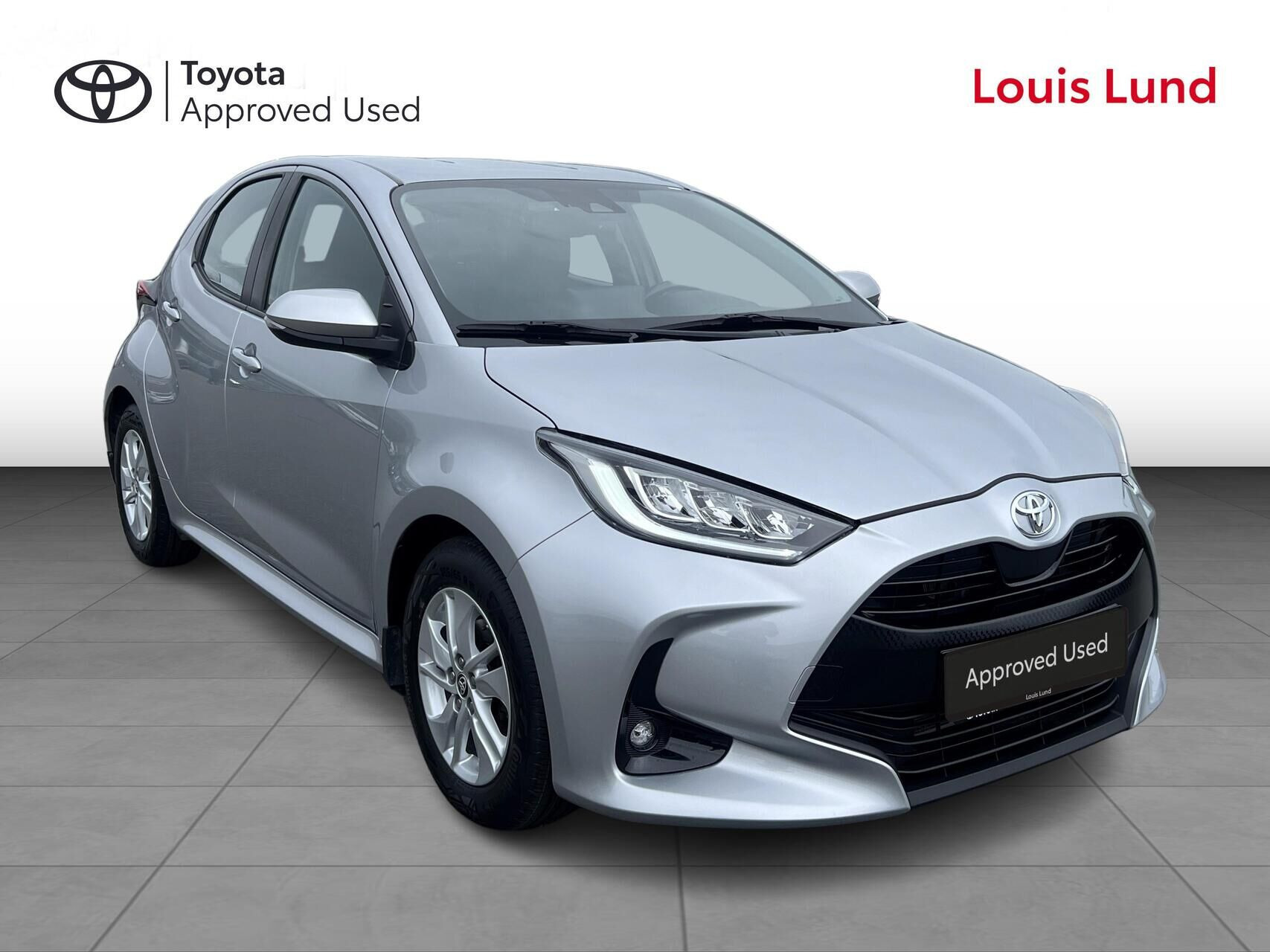 Sølv Toyota Yaris fra 2022