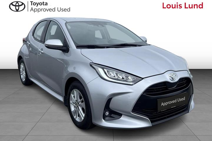 Sølv Toyota Yaris fra 2022