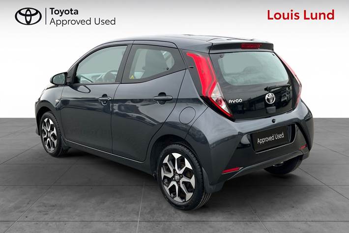 Grå Toyota Aygo fra 2018