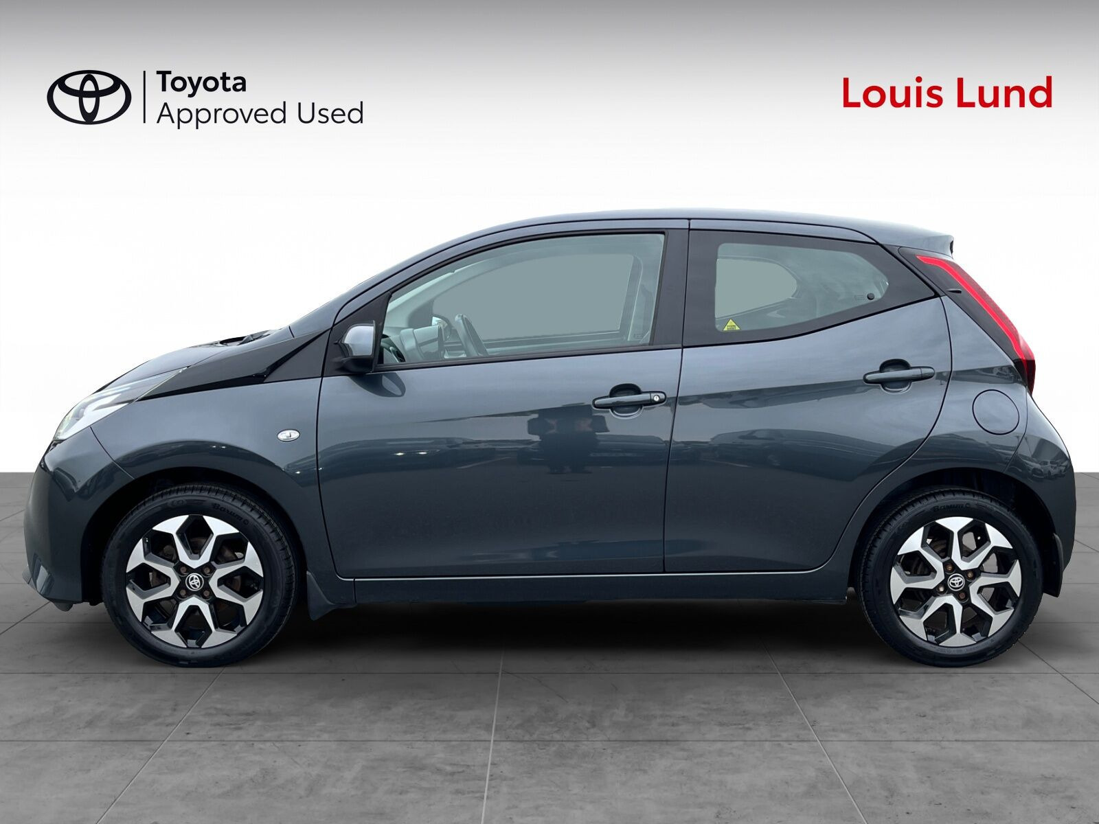 Grå Toyota Aygo fra 2018