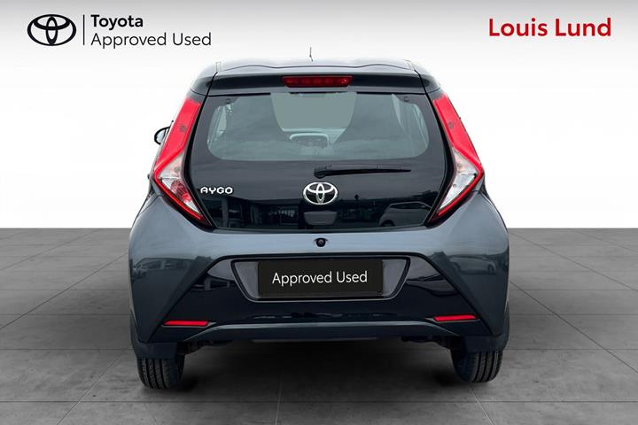 Grå Toyota Aygo fra 2018