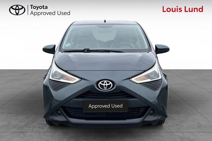 Grå Toyota Aygo fra 2018
