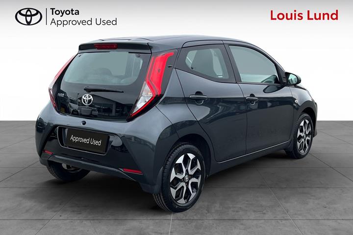 Grå Toyota Aygo fra 2018