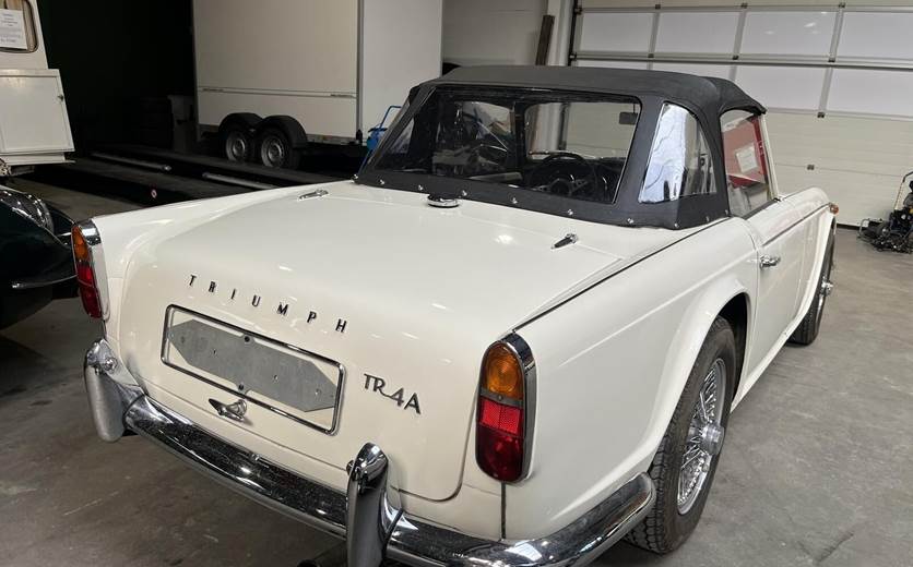 Triumph TR4 2,2 101HK Cabr.
