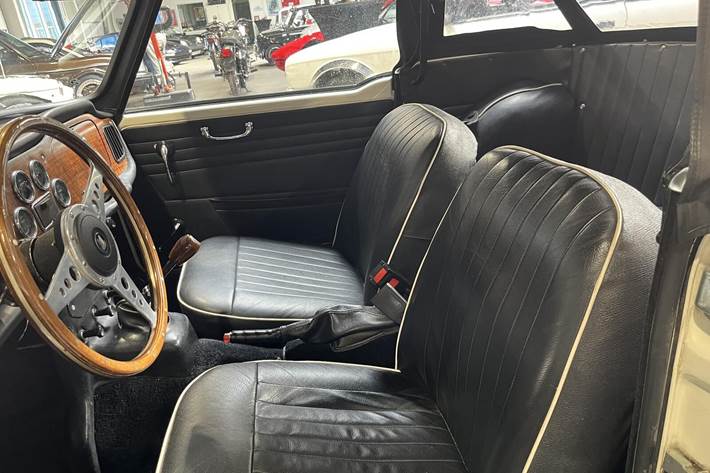 Hvid Triumph TR4 fra 1966
