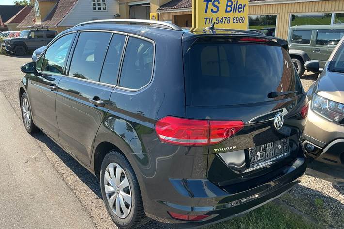 Sort VW Touran fra 2020