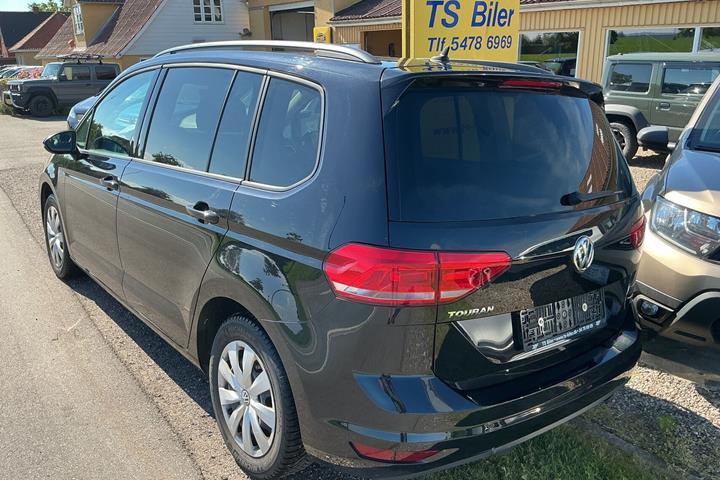 Sort VW Touran fra 2020