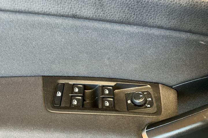 Sort VW Touran fra 2020