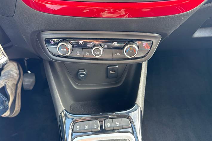 Sølv Opel Crossland fra 2024