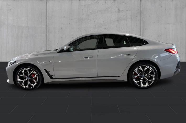 Grå BMW i4 fra 2023
