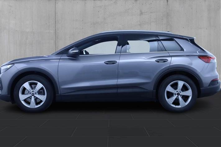 Grå Audi Q4 e-tron fra 2024