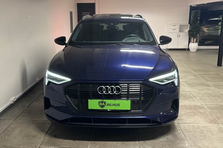 Blå Audi e-tron fra 2020