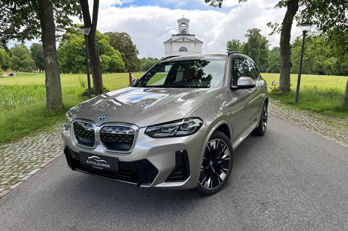 Orange BMW iX3 fra 2023