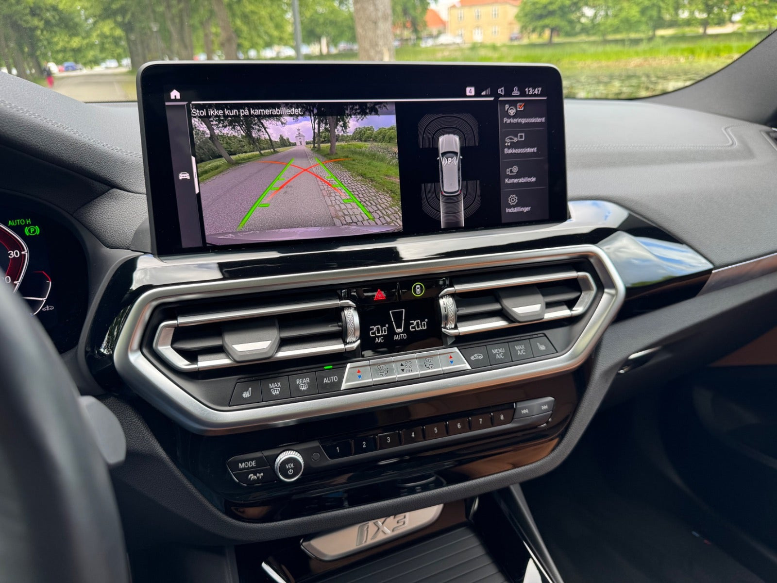 Orange BMW iX3 fra 2023