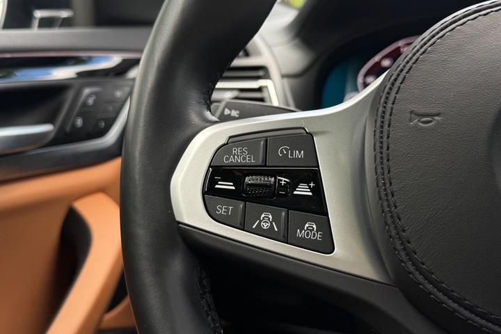 Orange BMW iX3 fra 2023