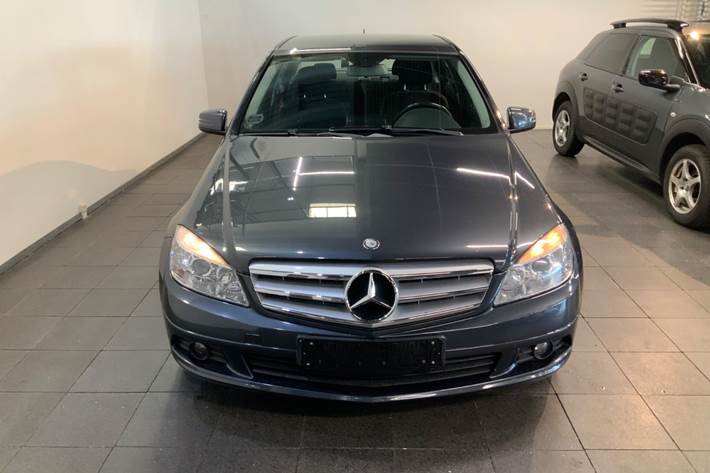 Grå Mercedes C200 fra 2011