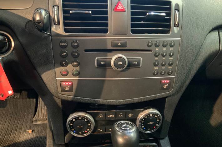Grå Mercedes C200 fra 2011