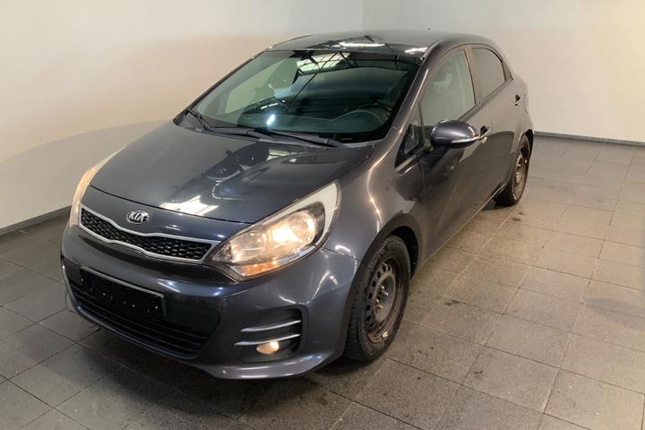Grå Kia Rio fra 2015 set udefra