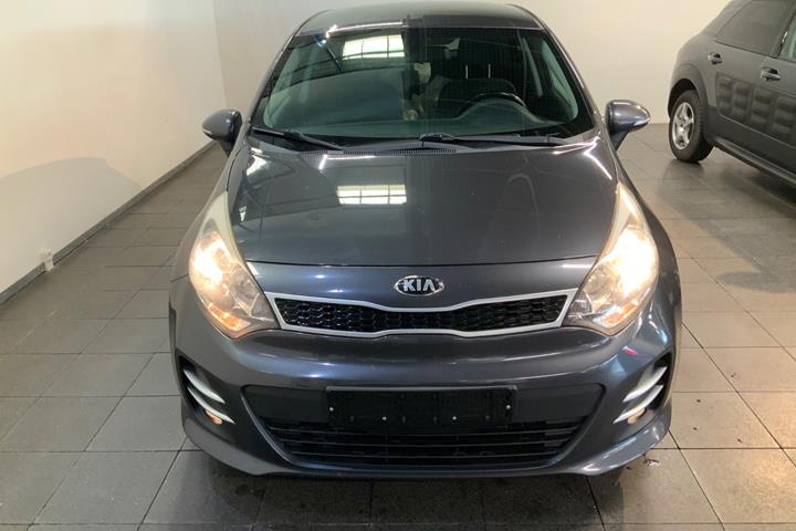 Grå Kia Rio fra 2015