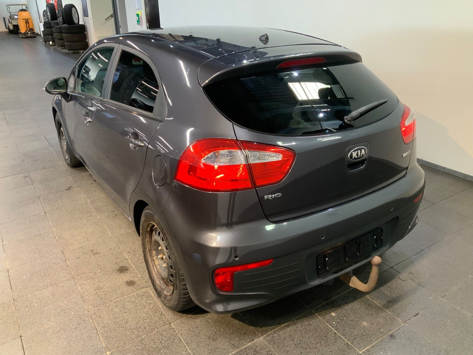 Grå Kia Rio fra 2015