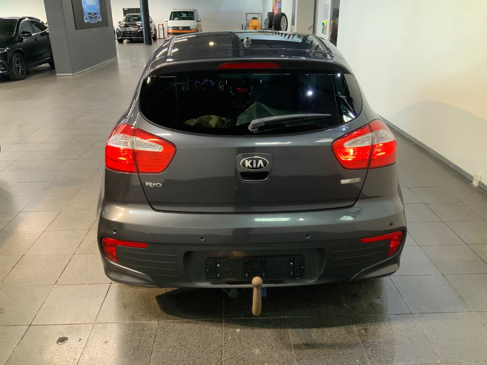 Grå Kia Rio fra 2015