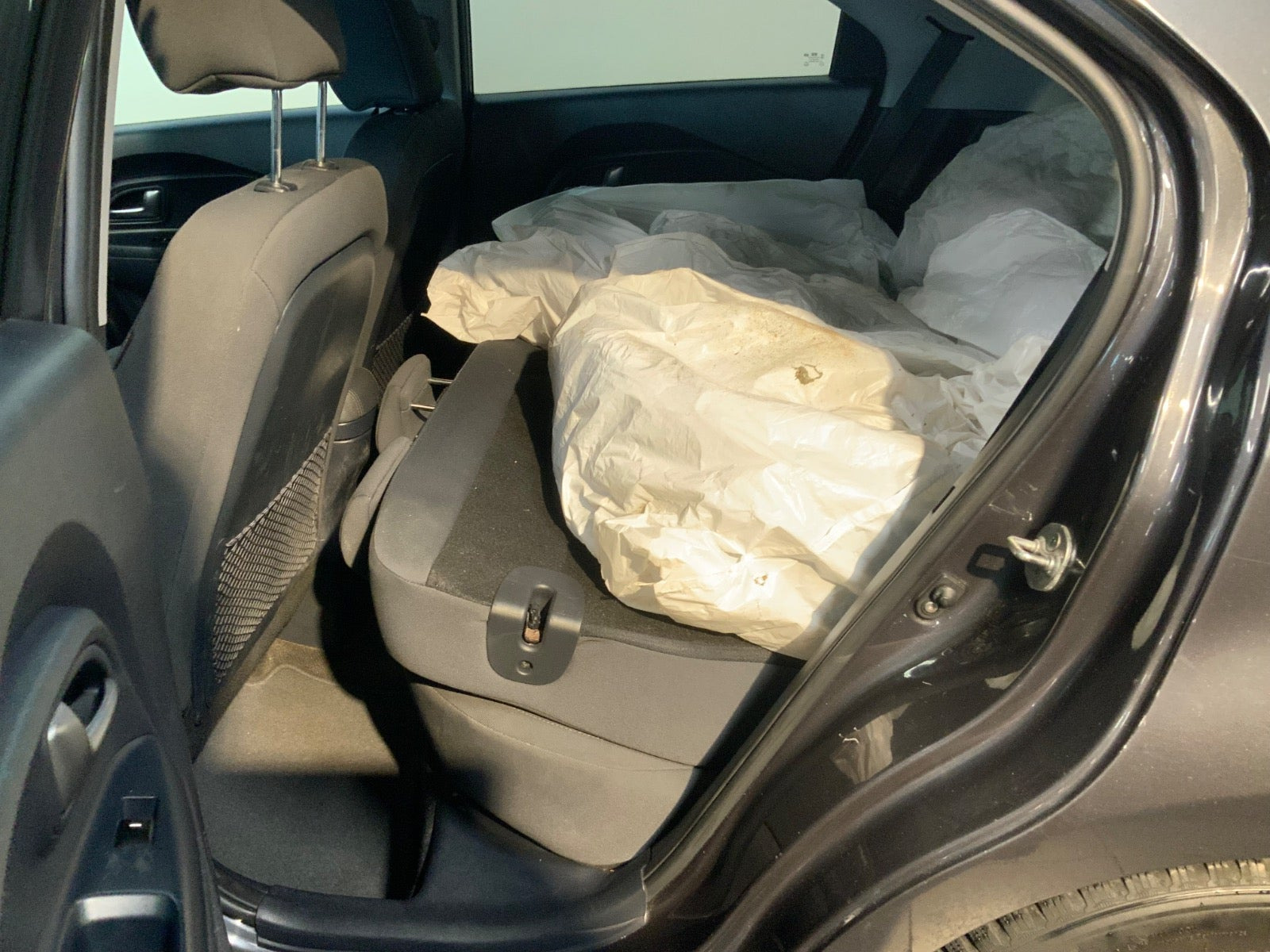 Grå Kia Rio fra 2015