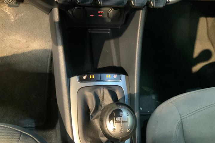 Grå Kia Rio fra 2015