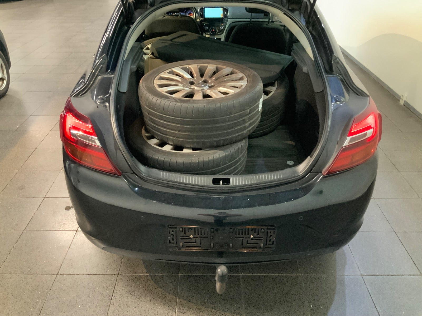 Sort Opel Insignia fra 2014