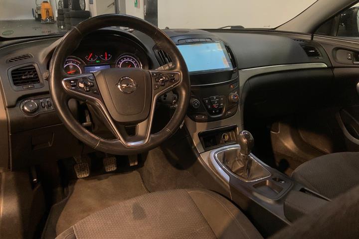 Sort Opel Insignia fra 2014