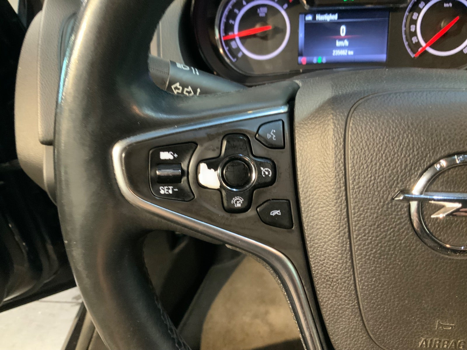 Sort Opel Insignia fra 2014
