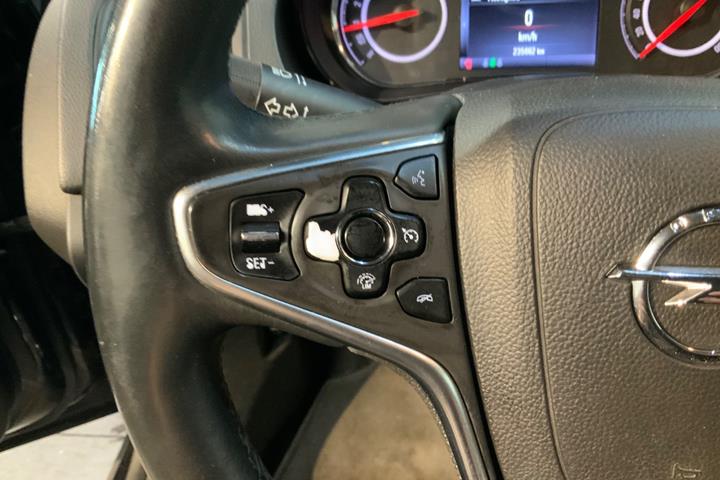 Sort Opel Insignia fra 2014