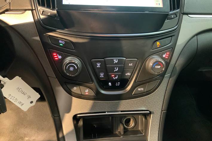 Sort Opel Insignia fra 2014