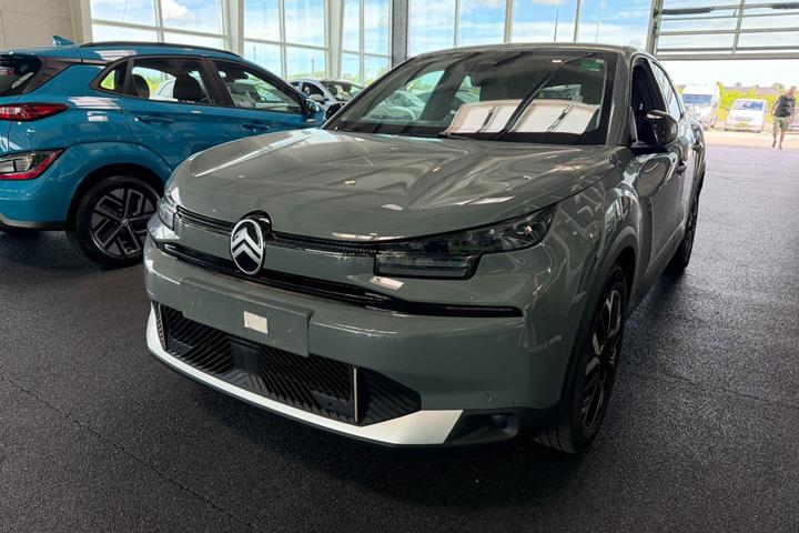 Grøn Citroën ë-C4 fra 2025 set udefra